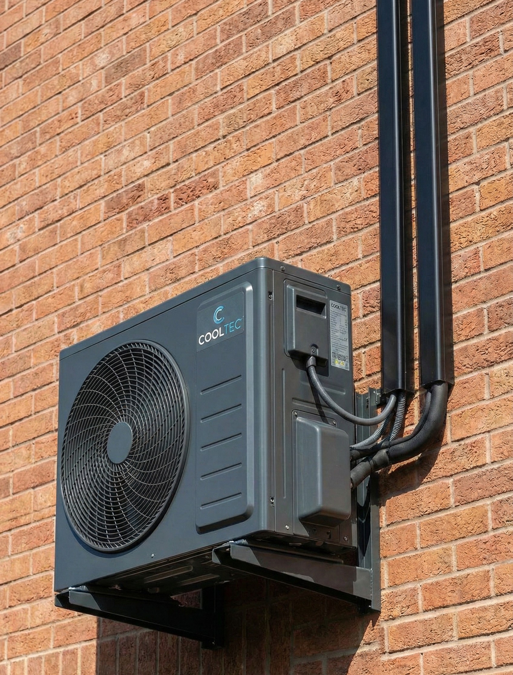 Indoor air conditioning head unit fitted neatly